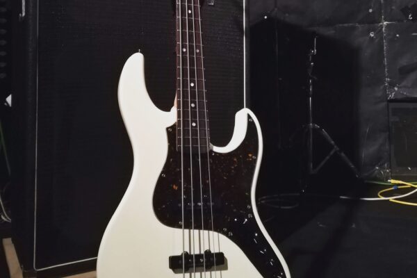 エリクサーのベース弦のよさとは？【ベースの音に芯が出ます】