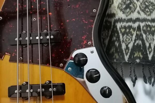 ベースやギターのつまみの種類　つまみの使い方