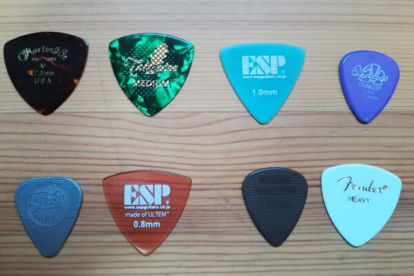 硬いピックと柔らかいピック、どっちがいい？【ギター・ベース共通】